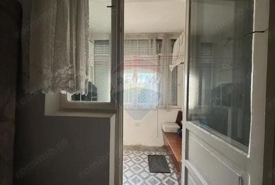 Apartament cu 3 camere semidecomandat în Mediaș - 8