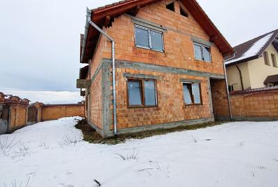 Casă cu 4 camere cu Teren 294 Mp în Cristian - 2