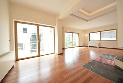 Apartament cu 5 camere decomandat în Primăverii