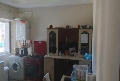 Apartament cu 4 camere semidecomandat în Central - 1