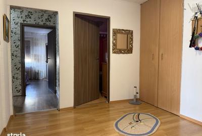 Apartament cu 4 camere semidecomandat, mobilat în Crângași - 14
