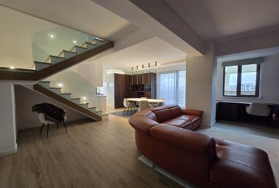 Penthouse cu 4 camere decomandat, mobilat în Centru Civic