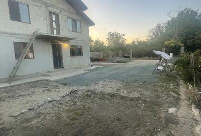 Casă cu 6 camere cu Teren 350 Mp în Corbu - 3