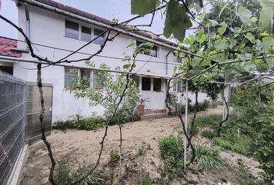 Casă cu 4 camere cu Teren 884 Mp în Central - 2