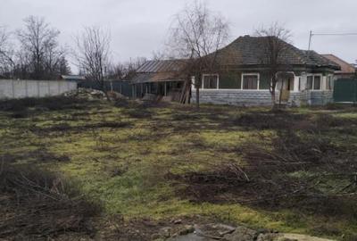 Teren intravilan, 1310 mp, stradal,construc?ie demolabila. - 2