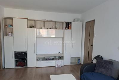 Apartament cu 3 camere semidecomandat în Micro II
