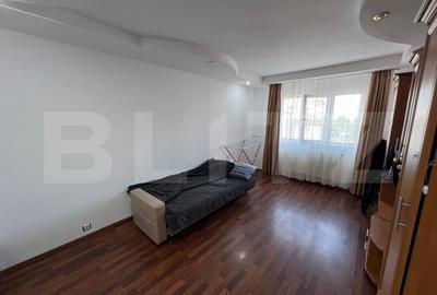 Apartament de vanzare, cu 2 camere decomandat, zona 9 Mai - 4