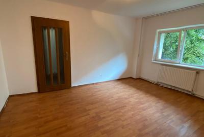 2 semidecomandate la parter cu centrala si termopan, Liceul Karpen - 4