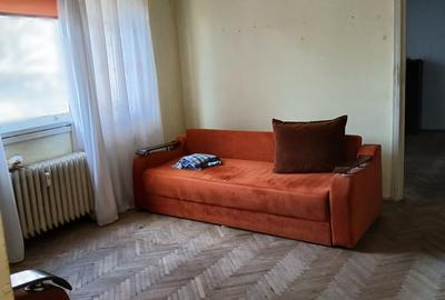 Apartament cu 2 camere semidecomandat în Podu Roș