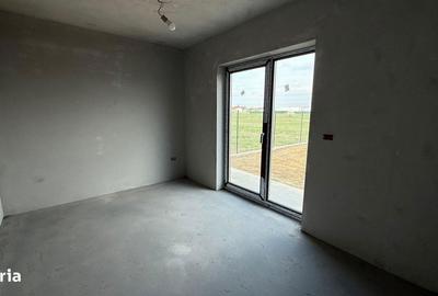 Casă cu 4 camere cu Teren 300 Mp în Central - 1