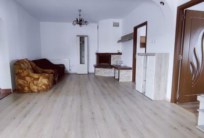 Apartament cu 5 camere decomandat în Ghiroda