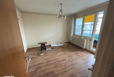 Apartament cu 4 camere decomandat în Drumul Găzarului