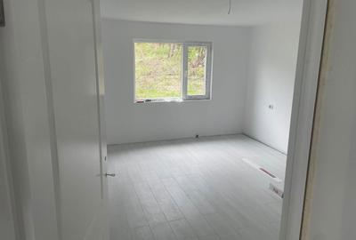 Casă cu 4 camere în Bâlteni - 1