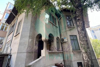 Apartament cu 4 camere semidecomandat în Cișmigiu