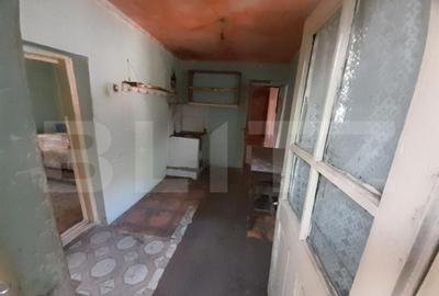 Teren 1160 mp + casa batraneasca, zona Cosoveni - 2