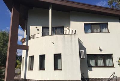 TEISANI - VILA SUPERBA LANGA PADURE, 2007, P+M, TEREN 550 MP! - 2