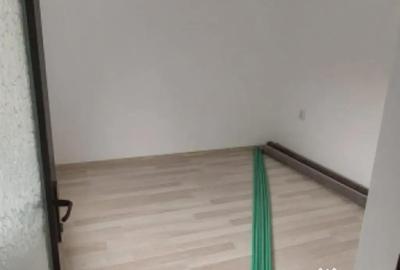 Casă cu 5 camere cu Teren 220 Mp în Brătianu - 4