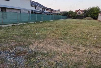 Teren de 640 mp, în Dumbrăvița