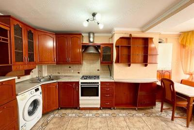 Apartament cu 3 camerede vanzare in zona Planete - 1