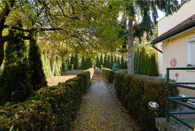 Apartament cu 4 camere semidecomandat în Centrul Civic