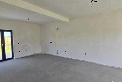 Casă cu 3 camere cu Canalizare în Central - 1