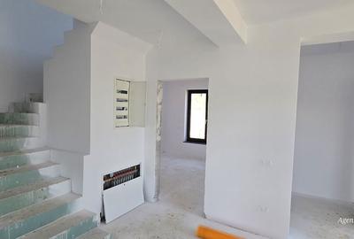 Casă cu 4 camere cu Teren 400 Mp în Central - 2