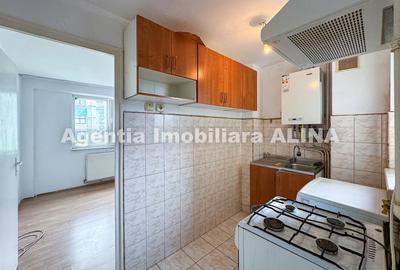 Apartament cu 2 camere decomandat în Micro 15 - 15