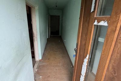 Casă cu 4 camere cu Teren 1300 Mp în Târgu Trotuș - 1