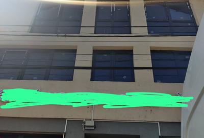 Spațiu comercial, de 840 mp, în Central - 4
