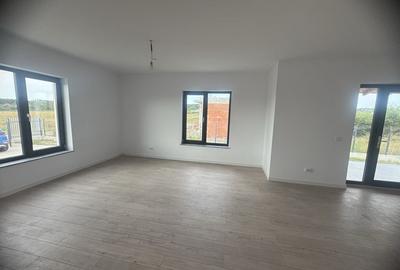 Casă cu 4 camere decomandat în Glâmbocu - 8
