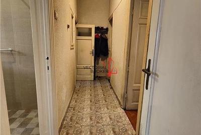 Casă individuală cu 7 camere cu Canalizare în Central - 11