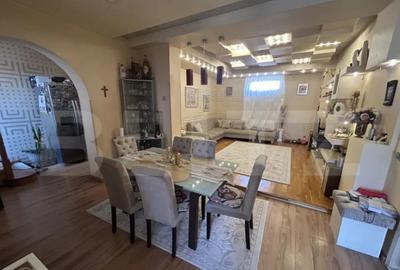 Casă cu 4 camere cu Teren 270 Mp în Central