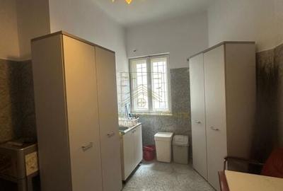 Vanzare - 3 camere  Str. Pasului - colt cu Armeneasca - 8