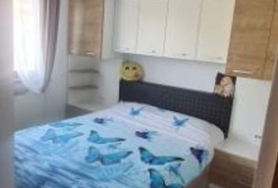 Apartament cu 3 camere decomandat în Tractorul - 3