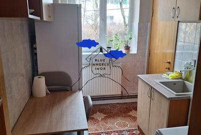 Apartament cu 2 camere nedecomandat, mobilat în Tractorul - 4