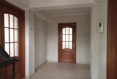 Casă cu 4 camere cu Teren 500 Mp în Bd. Coșbuc - 10