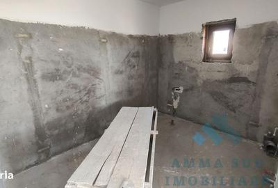 Casă cu 4 camere cu Teren 492 Mp în Central