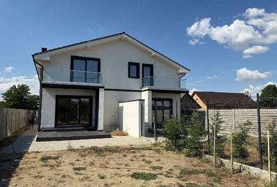 Casă cu Teren 450 Mp în Central