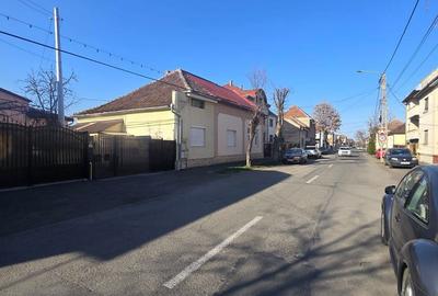 Casă cu 2 camere cu Teren 2 Mp în Central