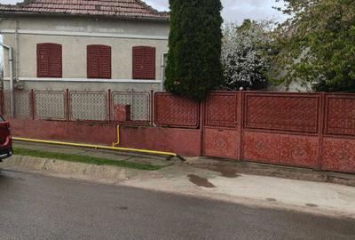 Casă cu 4 camere în Exterior Vest