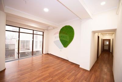 Apartament cu 3 camere semidecomandat în Central - 9