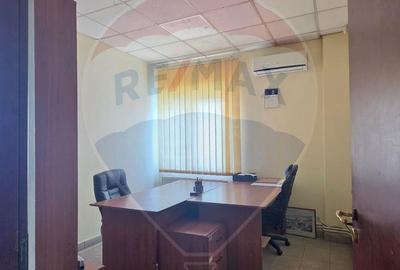 Spațiu comercial, de 120 mp, în Central - 4