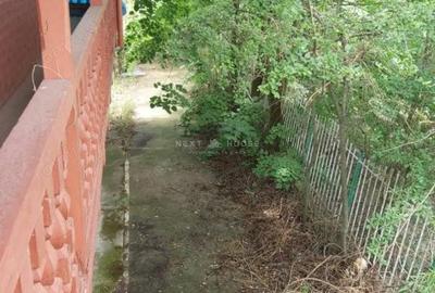 Casă cu Teren 2350 Mp în Izvorani