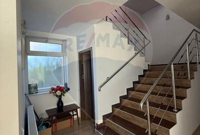 Casa / Vila cu 9 camere de vanzare in zona 1 Mai - 29