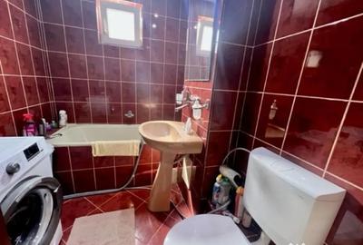 Apartament cu 4 camere decomandat în Tudor