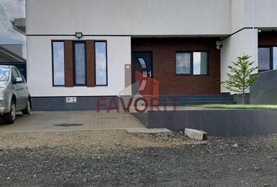 Duplex cu 3 camere cu Canalizare în Moșnița Nouă - 1