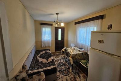 Casă cu 3 camere cu Teren 2800 Mp în Boțești - 2