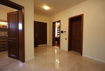 O casa deosebita cu Piscina - 17