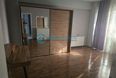 Royal Imobiliare - Vanzare apartament 3 camere, zona 9 Mai - 6