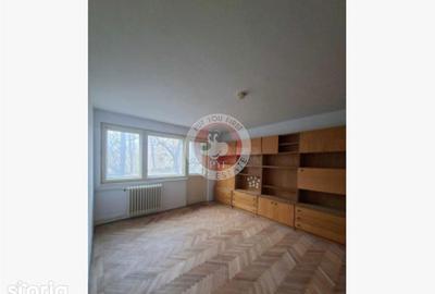 Apartament cu 3 camere decomandat în Drumul Taberei